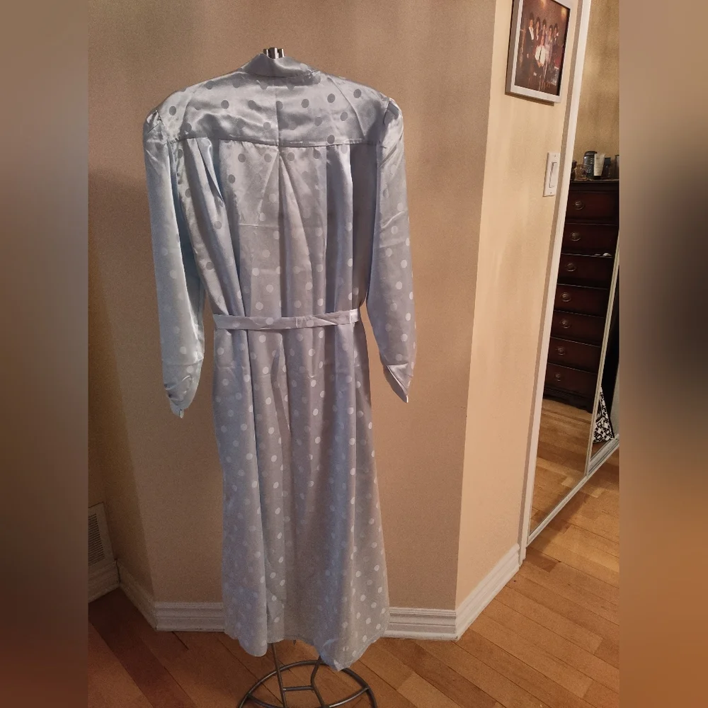NWOT silky polkadot robe - Picture 4 of 5